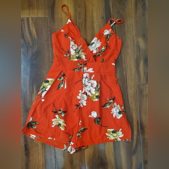 Fashion Nova Pants - Romper Red Floral Small NEW